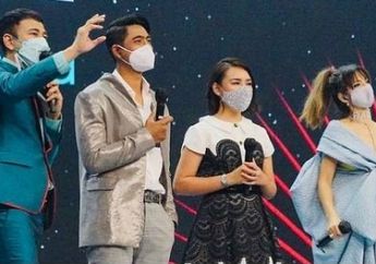 Jadi Bahan Olok-olok Warganet, Ternyata Ini Alasan Raffi Ahmad Tak Berani Kritik Penampilan Nia Ramadhani Usai Ngehost Bareng di TikTok Awards 2020
