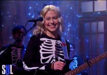 Gitar Phoebe Bridgers yang Dibanting di 'Saturday Night Live' Dilelang