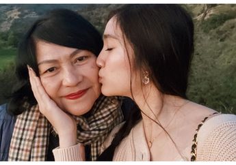 6 Gaya Kompak ala Febby Rastanty dan Mama yang Bisa Jadi Inspirasi!