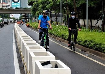 Jalan Sudirman-Thamrin Ada Pembatas Jalur Sepeda Berbahan Beton, Lagi Uji Coba