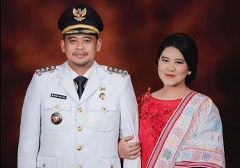 Tak Gengsi Dampingi Suaminya Jalan Kaki Sampai Terobos Banjir, Tengok Gaya Bersahaja Kahiyang Ayu dengan Balutan Busana Serba Putih saat Ikut Bobby Nasution Tinjau Lokasi Banjir, Netizen : Makasih Perhatiannya ...