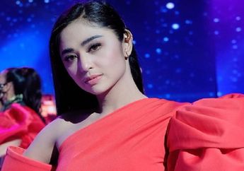 Kenakan Sepatu Boots Seharga Rp 23 Juta, Intip Penampilan Dewi Perssik Saat Menjadi Juri di Acara LIDA 2021!