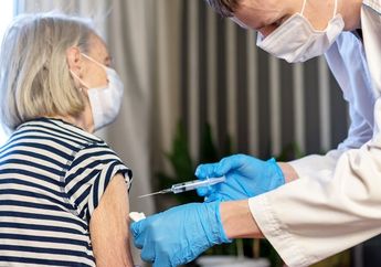 Bagaimana Cara Meminimalisir Efek Samping Usai Vaksinasi Covid-19 pada Lansia? Berikut Saran dari Dokter Penyakit Dalam