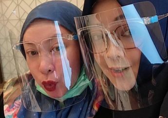 Hatinya Hancur Lebur Ditinggal sang Sahabat, Melly Goeslaw Akhirnya Bisa Berziarah ke Makam Rina Gunawan: Langit Cerah Menggiring Seluruh Doa Kita..