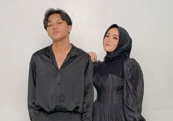 Formal Sampai Kasual, Ini 5 Gaya Kompak Rizky Febian dan Putri Delina!
