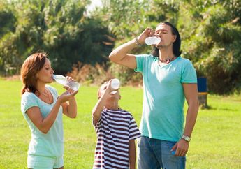 Sering Banget Dilakukan! 6 Kebiasaan Sehari-hari Ini Tanpa Sadar Bisa Jadi Malapetaka, Salah Satunya Minum dari Botol Plastik