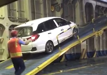 Honda Mobilio Nggak Kuat Nanjak di Dalam Kapal, Salah Supirnya?