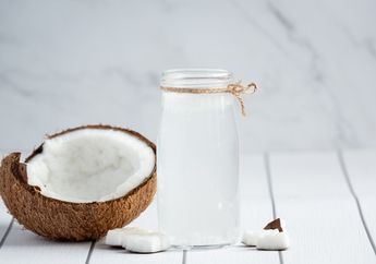 Salah Banget! Selama Ini Sering Dibuang, Air Kelapa Tua Ternyata Punya Khasiat Tak Terduga Dibanding Kelapa Muda