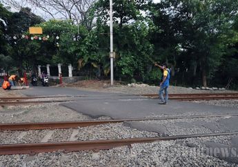 Yaris Emak-Emak Disambar KA, Ingat Terus Cara Aman Lewati Perlintasan