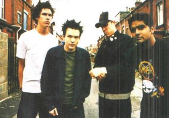 HAI Throwback: Konser Perdana SUM 41 di Jakarta Mei 2008