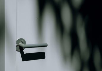 Belasan Tahun Penuh Kuman, Baru Sadar Gagang Pintu Tak Pernah Dibersihkan Sekali, Tinggal Siapkan Bahan Rumahan Ini