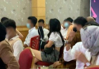 Dekati Ramadhan, Siswa dan Siswi SMA ini Malah Adakan Acara Perpisahan Bak Klub Malam di Kantor Bupati. Nampak Juga Sejumlah Perempuan Kenakan Pakaian Seksi, Berikut Beberapa Faktanya...