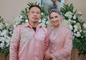 Hanya Bermodalkan Satu Lilin Kecil, Kalina Ocktaranny Ucapkan Ulang Tahun untuk Vicky Prasetyo saat Sang Suami Sedang Mengaji, Netizen: Lagi Ngaji kok Digangguin...