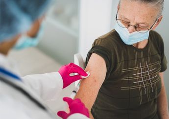 Lewat Program Home Care dan Home Delivery, Vaksinasi Covid-19 Lansia Kini Aman dan Mudah