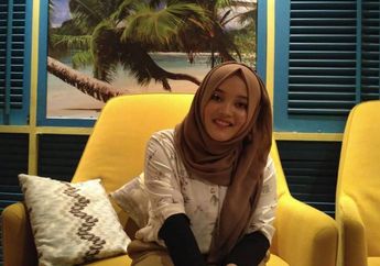 Putri Delina Berurai Air Mata Teringat Almarhumah Ibu Kandung, Mbak You Sebut Mendiang Lina Jubaedah Sering 'Nengokin' Anak-anaknya
