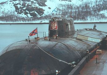 Penyebabnya Masih Jadi Misteri, Tenggelamnya Kapal Selam Kursk Jadi Tragedi Laut Paling Mengerikan di Rusia, Para Penumpang Catat Wasiat Pakai Darah Hingga Putin Tidak Cepat Lakukan Evakuasi