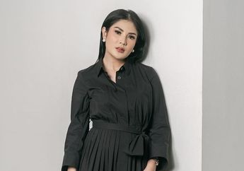 Lepas dari Pelukan Askara Parasady, Nindy Ayunda Pede Tampil Seksi Pakai Baju Bolong-bolong dengan Belahan Dada Terlihat, Netizen: Benar Kata Mantan Suaminya!