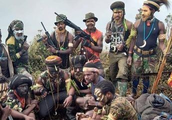 Foto Anggota KKB Papua Cium Merah Putih Beredar, Cara Kapolres Yapen Luluhkan Hati Tentara OPM Tanpa Angkat Senjata Jadi Sorotan