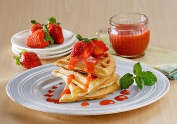 Resep Waffel Saus Stroberi Enak, Menu Sarapan Mewah Kesukaan Si Kecil