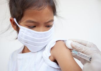 Tak Mengijinkan Anak Divaksin Covid-19, Ini Konsekwensi yang Harus Diterima