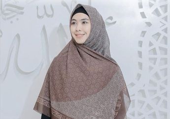 Ramai Dituding Jadi Istri Ketiga Mendiang Uje, Oki Setiana Dewi Akhirnya Ungkap Soal Hubungan yang Sebenarnya dengan Sang Ustadz: 'InsyaAllah'