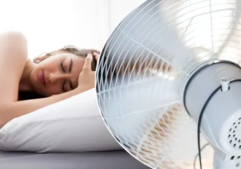 Sejuk Sih, Tapi 5 Bahaya Ini Mengintai Kalau Tidur Pakai Kipas Angin!
