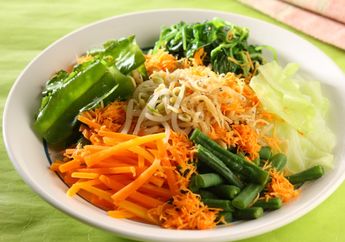 Resep Urap Bayam Tabur Enak, Inspirasi Menu Diet yang Rasanya Tidak Bikin Bosan