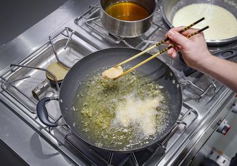 Jadi Engga Bikin Boros, Kini Terkuak Cara mudah Agar Minyak Goreng Di Rumah Tak Cepat Menghitam Saat Dipakai Memasak