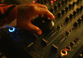 Wujud Beats Studio Buds Muncul di Video Musik Terbaru Roddy Ricch