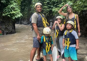 Foto Bikini Nia Ramadhani Ekspos Tato Lamanya, Komentar Ardi Bakrie Bikin Panas