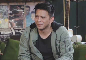 Bukannya Mau Jadi Bujang Lapuk, Alasan Ariel NOAH Betah Sendiri di Usia Nyaris Kepala 4 Dibongkar Denny Darko, Ternyata Sang Lady Killer Lagi Hitung Mundur Lamar Wanita Ini!