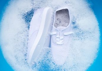 Warga Se-Indonesia Bisa Girang, Cara Membersihkan Sepatu Putih Tanpa Membuatnya Menguning Ternyata Segampang Ini, Cuma Pakai Cuka!