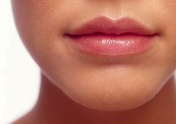 Enggak Perlu Lipstik, Gini 5 Cara Biar Bibir Tampak Merah Alami!