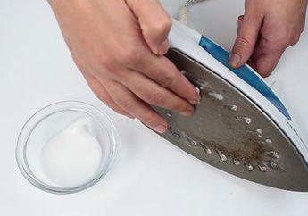 Tak Sengaja Gosok Campuran Cuka Panas dan Baking Soda ke Bagian Bawah Setrika, Ibu Rumah Tangga Kegirangan Lihat Hasilnya