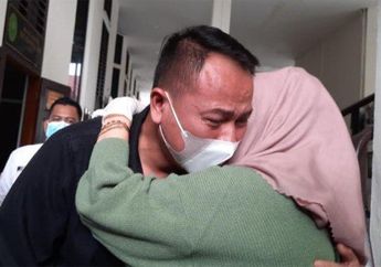 'Mohon Maaf Atas Semua Kesalahan' Innalillahi Wa Inna Ilaihi Rojiun Tangis Vicky Prasetyo Pecah di Sisi Jenazah, Duda Kalina Octaranny Kehilangan Wanita Tercinta Hari Ini, Rekan Artis Banjir Doa