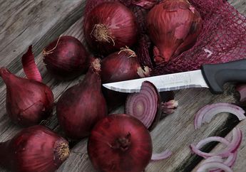 Pasti Banyak Orang yang Senang, Akhirnya Ada Trik Memotong Bawang Tanpa Menangis