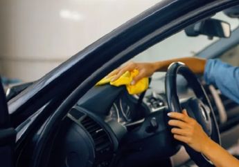 Cara Aman Bersihkan Interior Mobil, Pakai Campuran Air dan Sabun Bayi?
