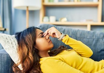 13 Cara Menghilangkan Sakit Kepala Sebelah Kanan, Kenali Juga Penyebabnya