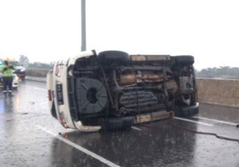 Toyota Fortuner 'Klontang' di Jalan Tol Saat Hujan, Ingat Lagi Aquaplaning