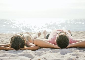 Berhubungan Seks di Pantai, Pasangan ini Lari Terbirit-birit Gegara Sebuah Sandal, yang Terjadi Selanjutnya Bikin Syok!