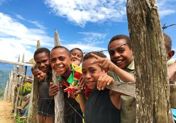 Jawaban Kondisi Geografis Pulau Papua Beserta Maluku Berdasarkan Peta Soal Kelas 5 SD Tema 1