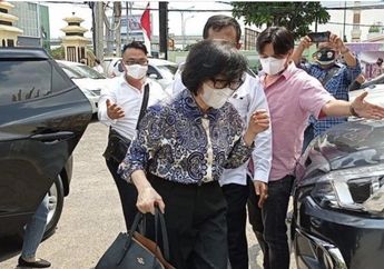 Rekening Anak Akidi Tio Terbukti Kurang, Suaminya Masih Bisa Senyum di Depan Kamera Foto Wartawan: Duit Itu Ada Kok