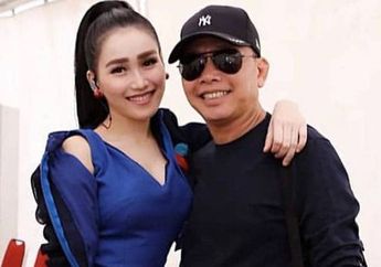 Tabiat Umi Kalsum Dikuliti Orang Terdekat! Selama Ini Dikenal Jadi Anak Kesayangan Ayah Ozak, Mendadak Heboh Abdul Rozak Bukan Ayah Ayu Ting Ting?