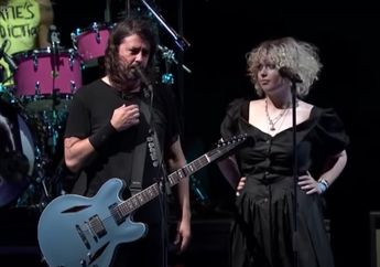 Tonton Aksi Dave Grohl Bawain Lagu Punk Klasik ‘Nausea’ bareng Putrinya di Lollapalooza