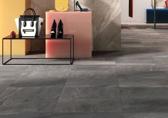 Jadi Rahasia Para Tukang, Gunakan Air Panas dan Sikat Lembut Saat Bersihkan Unpolished Tile, Mengilap Hanya dalam Hitungan Menit!