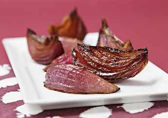 Baru Saja 2 Hari Makan Bawang Merah Bakar, Seorang Pria Kaget Bukan Kepalang Lihat Efeknya yang di Luar Ekpektasi!