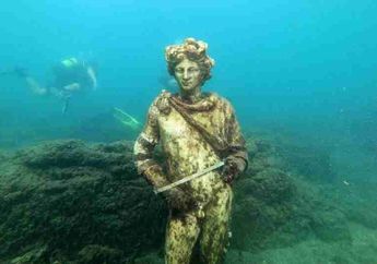 Dewa Anggur Dionisos, Mitologi Yunani atau Diadopsi dari Tradisi Lain?