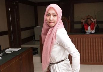 10 Tahun Sang Ayah Hidup Menanggung Malu, Dicemooh! Angelina Sondakh Bebas Langsung Cium Kaki Orangtua, Mantan Brotoseno Menyesal: Allah Sudah Menampar Saya