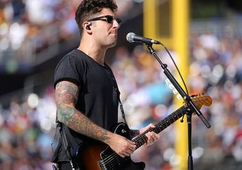 Gitaris Fall Out Boy Joe Trohman Garap Komik Komedi Horror Tentang Gitar Keramat