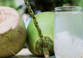 Baru 7 Hari Cuci Muka Pakai Air Kelapa Muda, Wanita ini Loncat Kegirangan Seumur Hidup Jadi Tak Perlu Lagi Beli Skincare Mahal